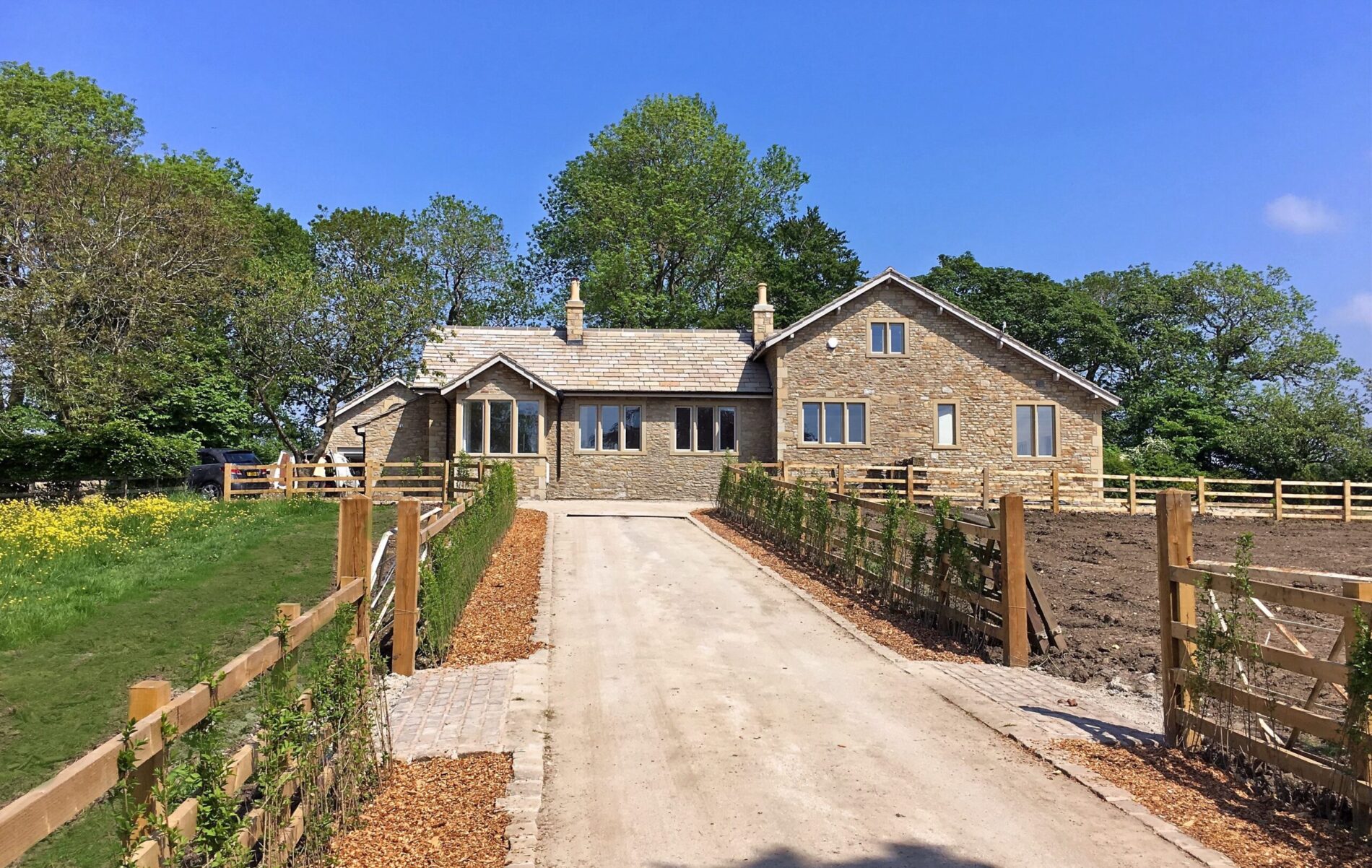 Aluminium heritage casement windows in stone mullions for listed building